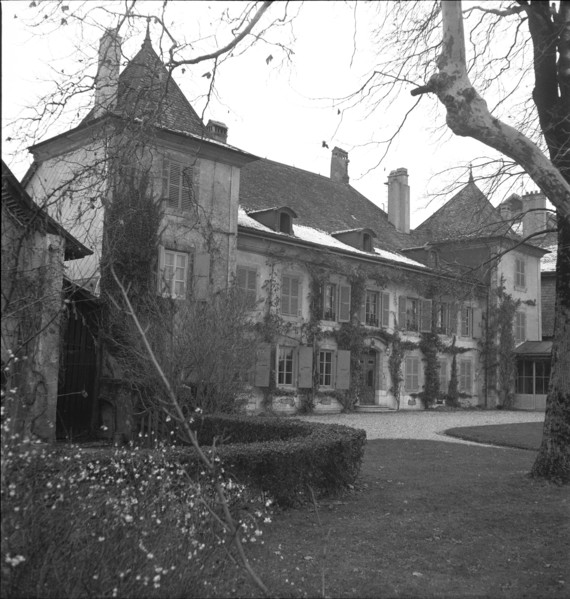 Chardonney-sur-Morges, castle; 1949.