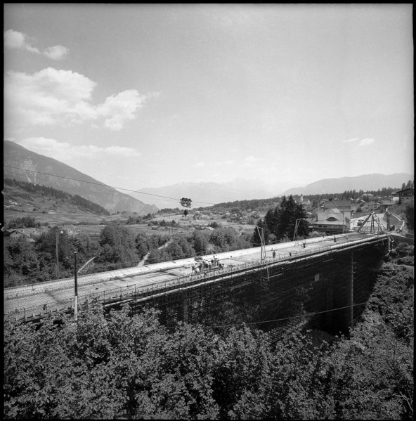 Flims, Stenna bridge under construction, centring, scaffolding; 1959.