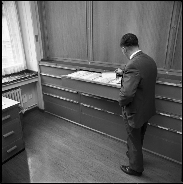 Policeman of the Zurich metropolitan police at the register of prostitutes 1969.