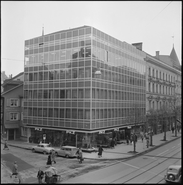 Business at the middle Bahnhofstrasse Zurich 1957.