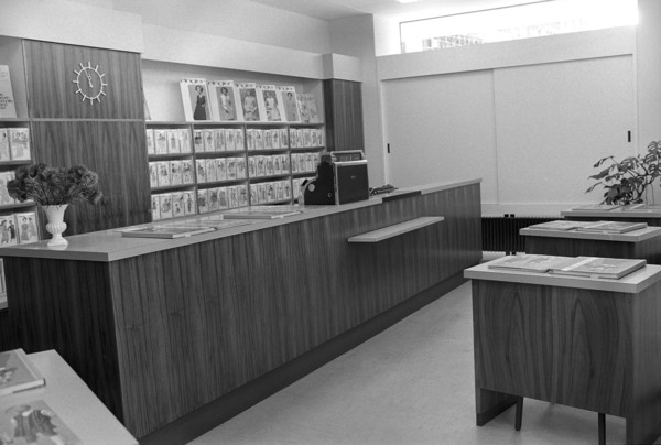 Ringier publisher: dress pattern shop at the Bahnhofstrasse, 1970.