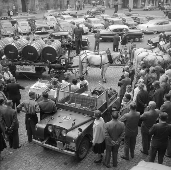 Propaganda campaign for fresh grape juice in Zurich, 1959.