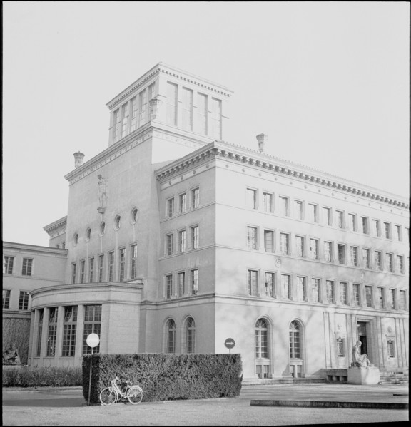 Bureau International de Travail (BIT), 1948.