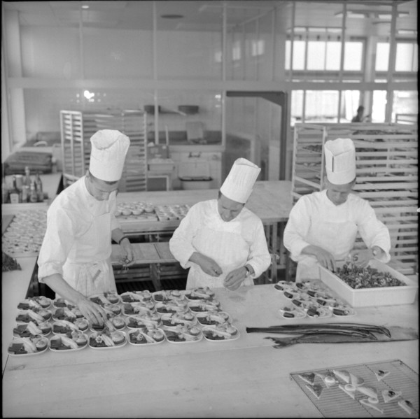 Production of meals, catering at airport Zurich-Kloten 1961.