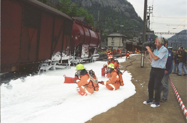 'Rundschau' staging environmental catastrophe 1995.
