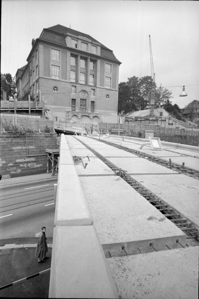 Bridge under construction, using pre-fabricated elements; 1966.