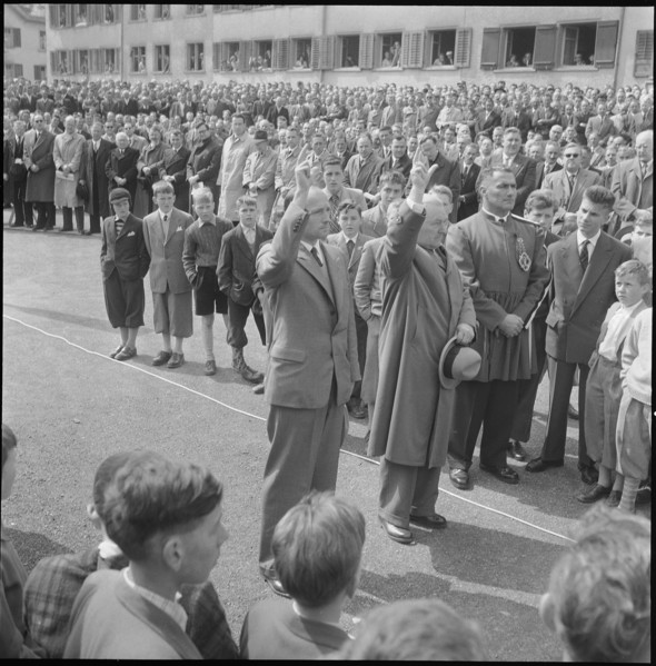 Glarus: Voter's meeting, government's swearing in 1957.