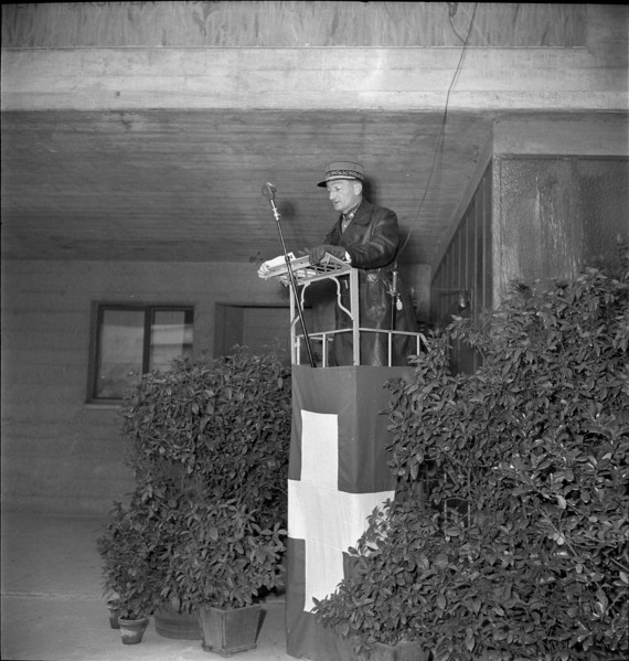 Major general von Muralt speaking, Dufourkaserne Thun 1949.