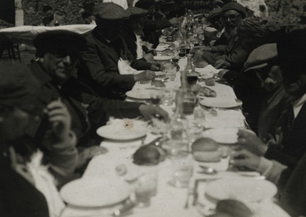Lunch at a retreat on Etna. 
	
		1924
