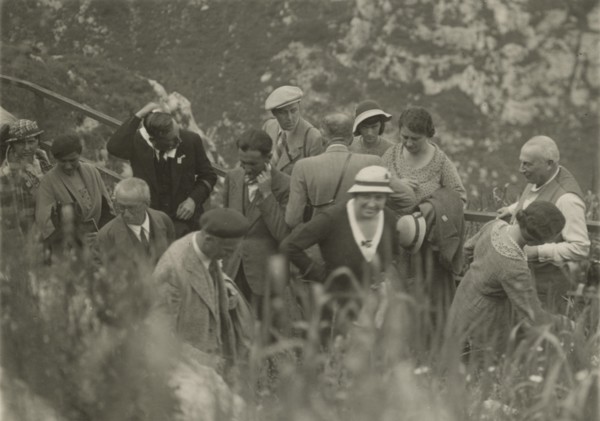 A walk in the Sicilian hinterland. 
	
		1924