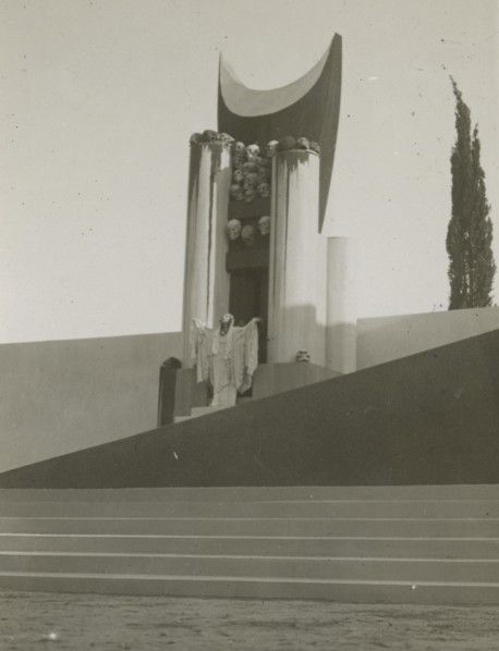 Antigone on stage in Syracuse. 
	
		1924