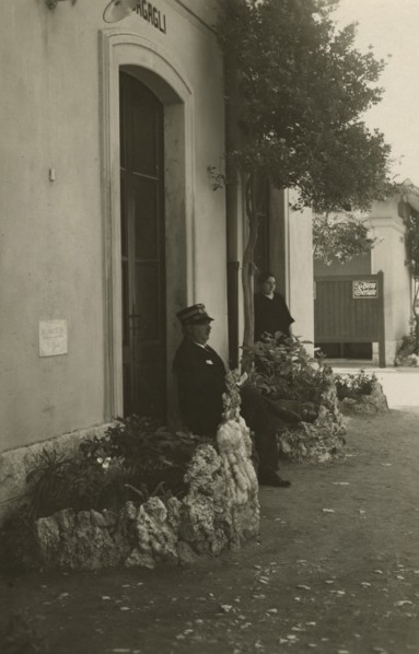 Cividate Malegno Station: the flowerbeds at the entrance to the building. 1928-1930