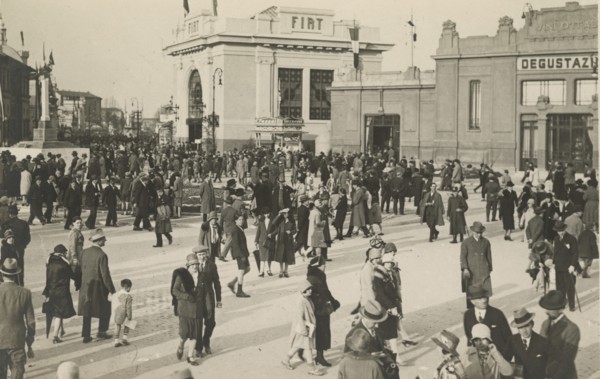 The Milan Trade Fair was packed with visitors.. 1929
