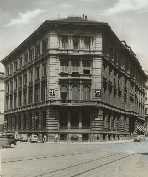 The first headquarters of the Italian Touring Club, in Via Rovello. ca. 1895