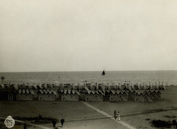 Beach with cabins and tents in Cesenatico