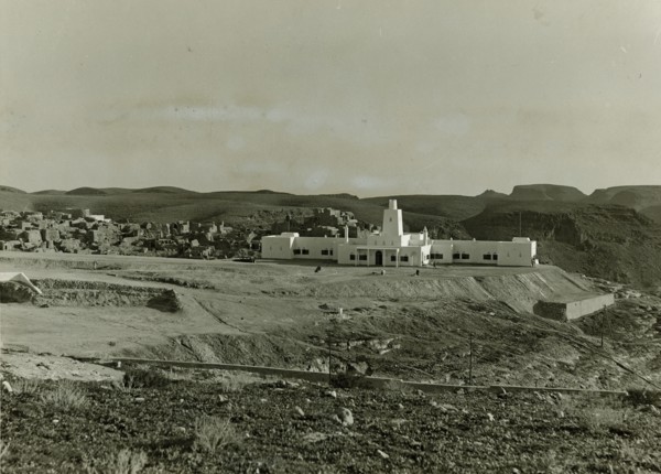 View of Nalut with colonial-era hotel and Berber castle.