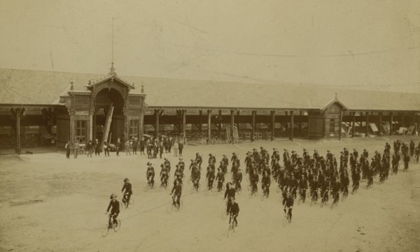 The parade of the Bersaglieri. 1905