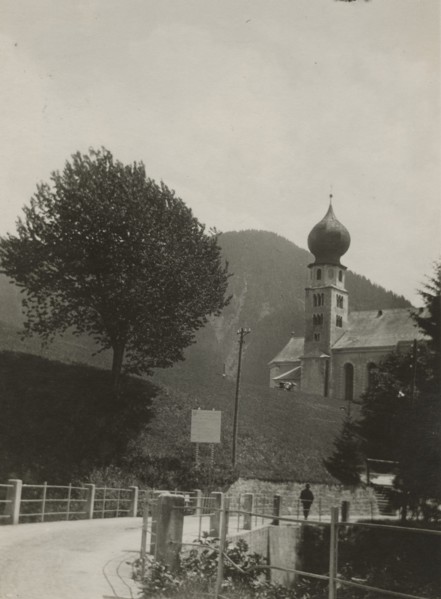 The village of Tires. 
	
		1927
