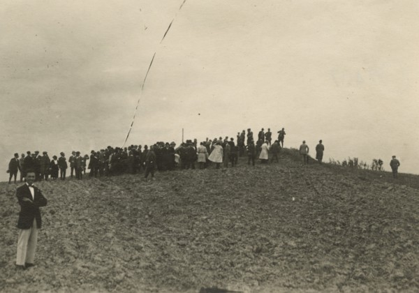 Members of the Touring Club Italiano  in Abruzzo. 
	
		1922