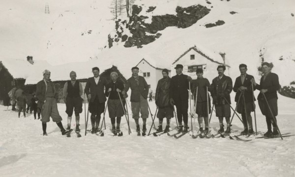 The group of skiers in Formazza. 
	
		1931