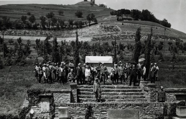 Alfredo Oriani's tomb at Cardello. 
	
		1931