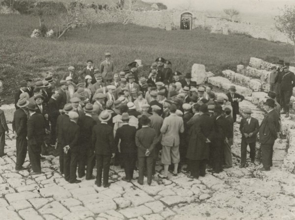Visit to the Syracuse amphitheater. 
	
		1924