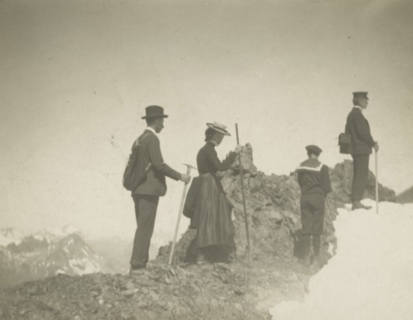 The Bertarellis on the crest of Piz Surlej in 1902. 1902