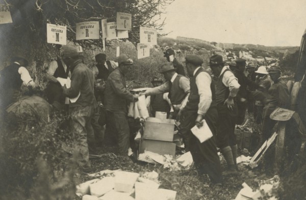 Touring Club Italiano Campsite in the By Basin: Team Organization. 1923