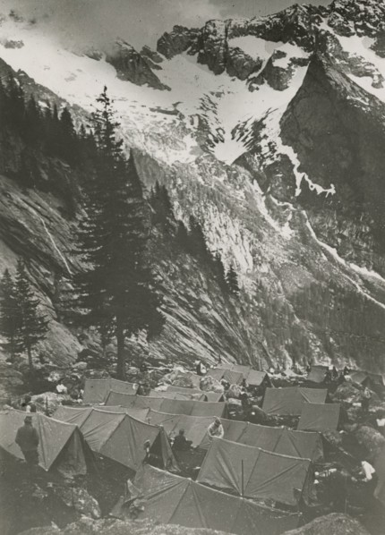 Touring Club Italiano excursion from the Matterhorn to the Monte Rosa: Massimo Tedeschi commemorates Abbot Gorret. 1912