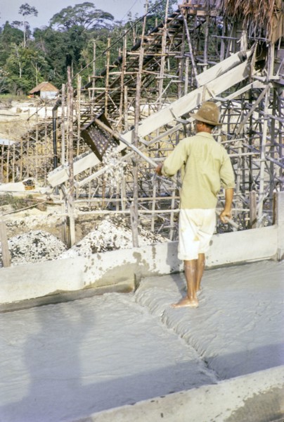 Open Cast gravel-pumping tin mine Malaya, Malaysia, south east Asia 1964 - Ore separation in the