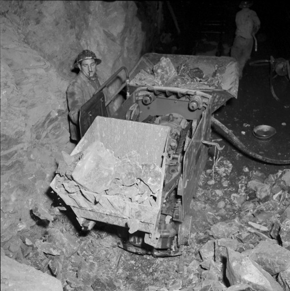 Widening, Schiefernogg tunnel under construction 1950
