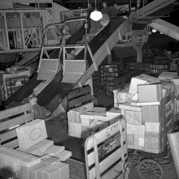 Advent 1953: postal worker, Sihlpost Zurich