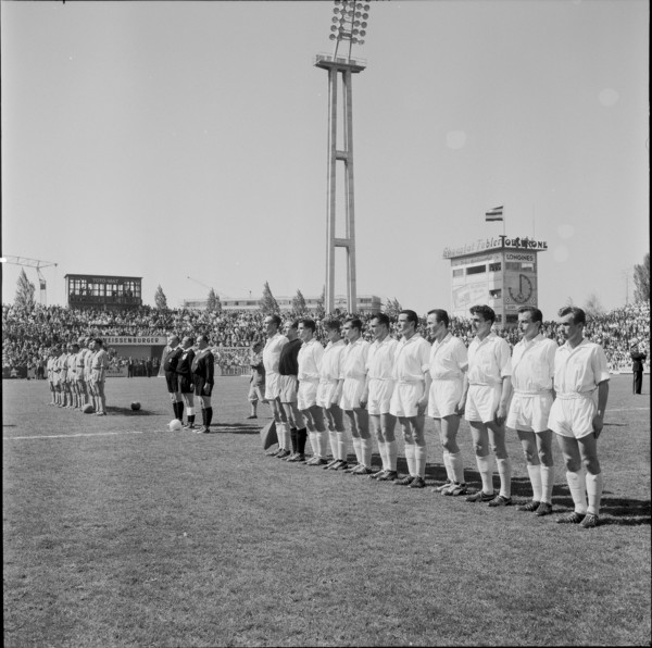 Swiss cup 1959/60, Cup Final 1960: FC Lucerne - FC Grenchen. The teams before the game
