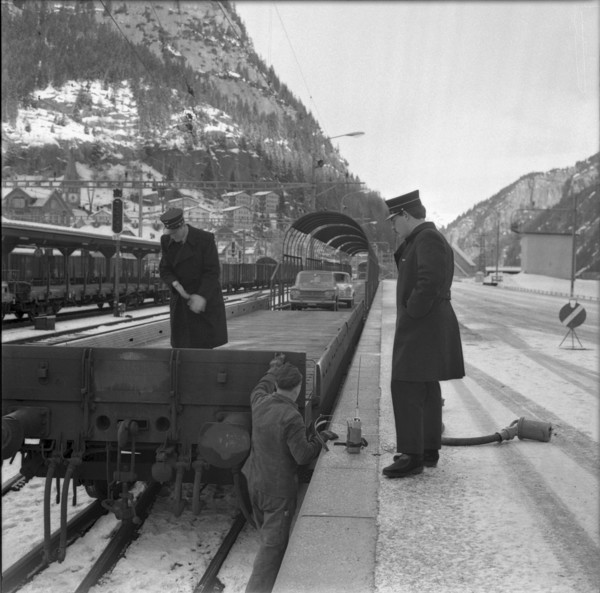 Piggyback transport in Goschenen 1969