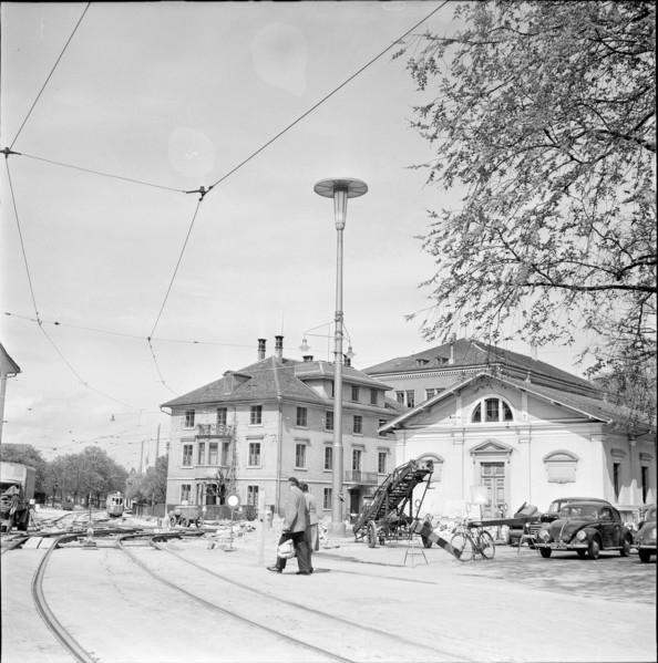 Installation of neon street light, Heimplatz Zurich 1953