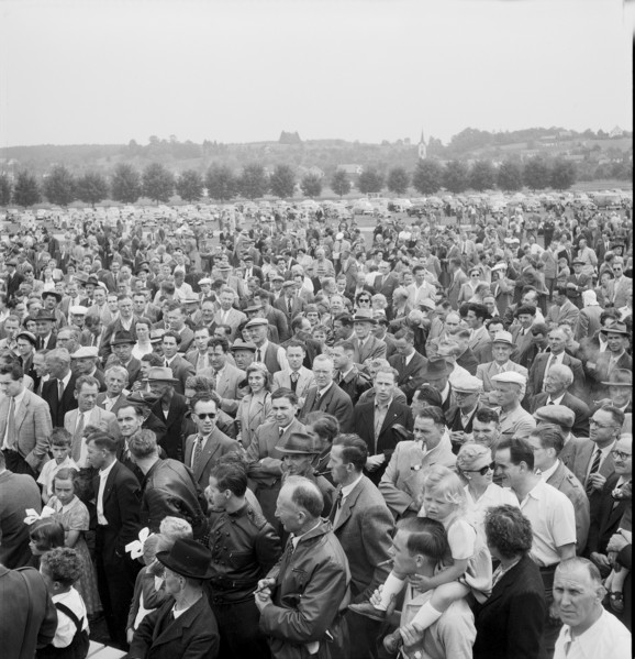 Road user meeting in Dubendorf to define unwritten traffic regulation guideline, 1953