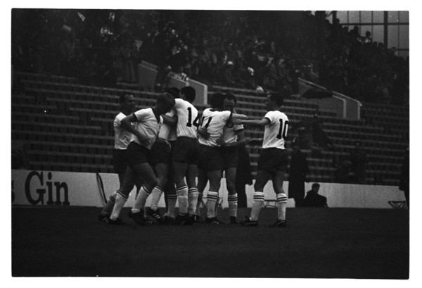 World Championships 1966: Switzerland - Spain, Swiss team celebrating