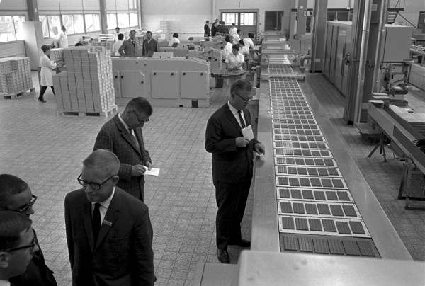 Chocolate factory Chocolat Suchard SA in Neuenburg-Serrieres 1967