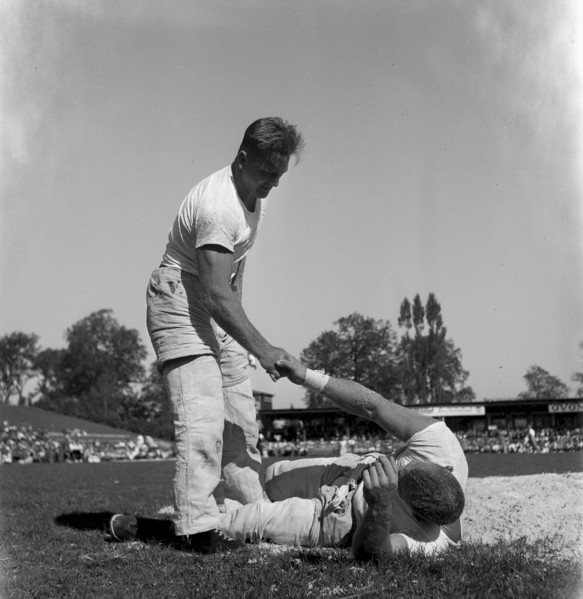 Swiss federal wrestling festival in the Wankdorf stadium in Berne 1945