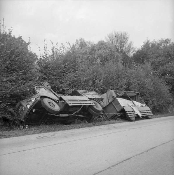 Tilted truck because of the driver's overtiredness, Coppet 1955