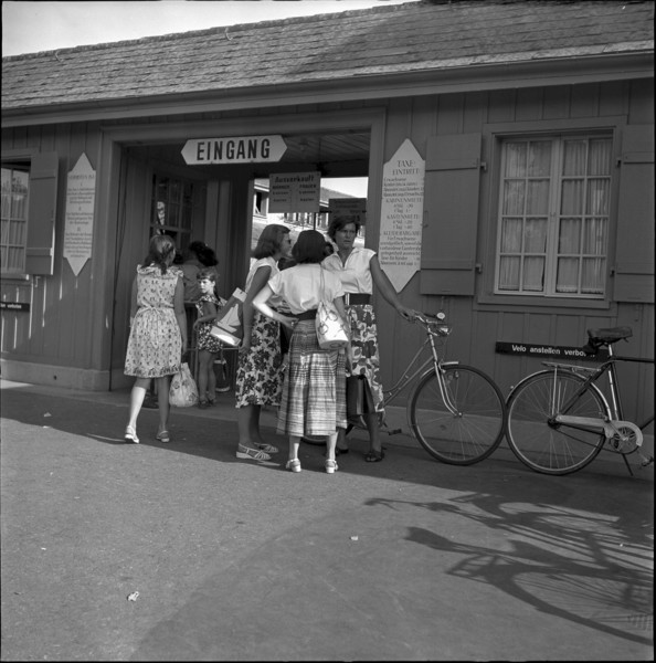Women at the entrance to a swimming bath in Zurich 1952