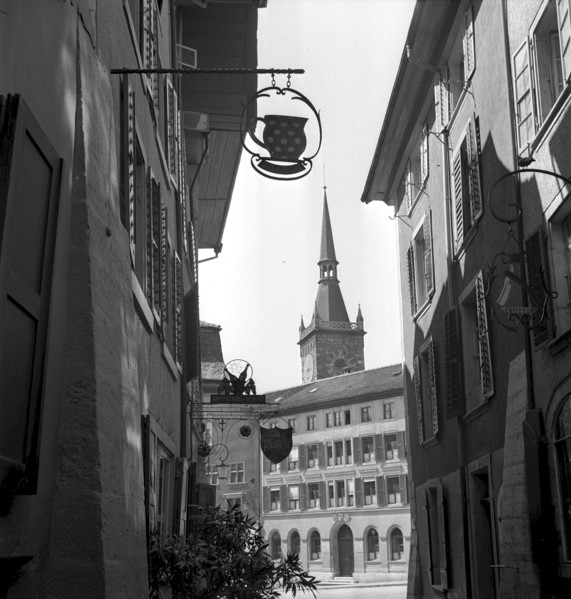 wrought-iron shop sign in Bienne 1942