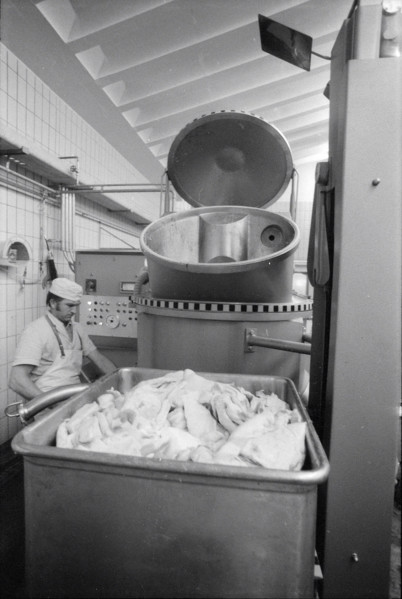 Micarna, Courtepin FR: sausage production, 1973
