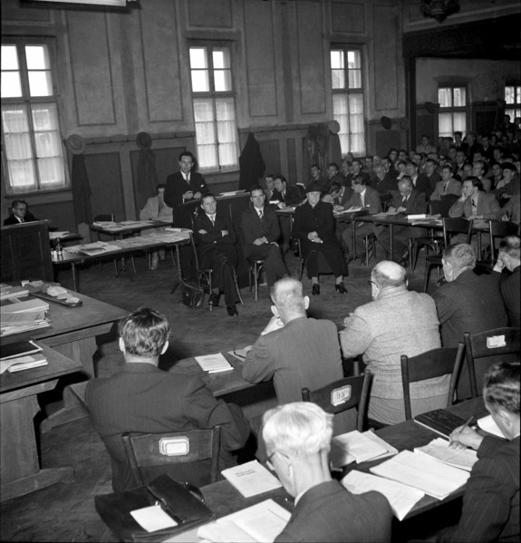 Homicide case Haberthur 1949: final speech of lawyer Mastronardi, in front Fritz and Frieda