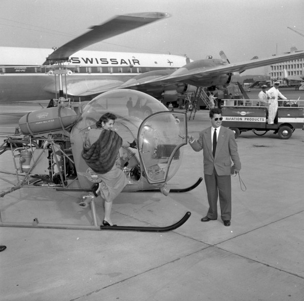 Onlookers waiting Miss Mac Factor's arrival in Zurich 1957