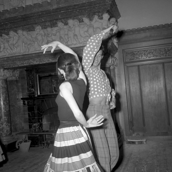 Flamenco dancer Jose de Udaeta giving a lesson, Zurich 1957