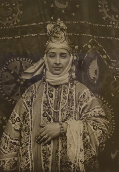 Jewish woman in traditional dress
