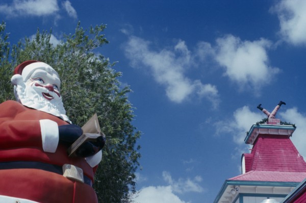 USA, Florida West , Near Fort Myers, Christmas at Shell factory. Santa statue in the foreground and
