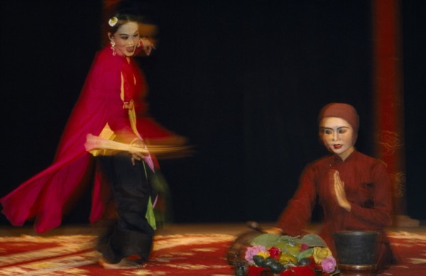 VIETNAM, Hanoi, Two performers on stage of youth theatre