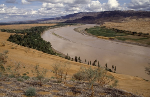 CHINA, Ningxia , Yellow River, River landscape near Zhongwei.